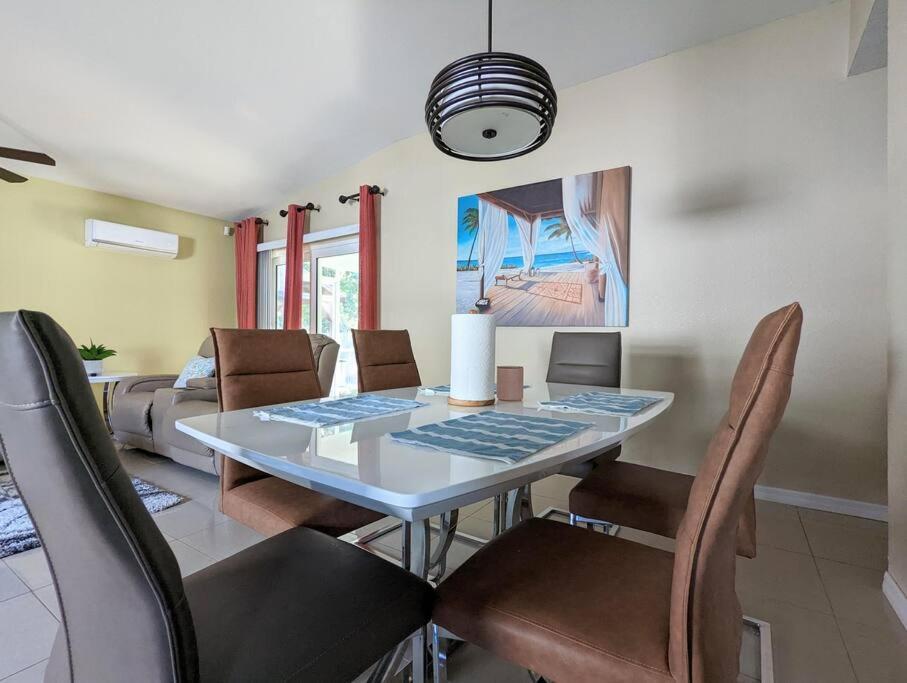 3Bed & 2Bath Property Couple Minutes From Siesta Key Beach & Downtown Sarasota megye Kültér fotó