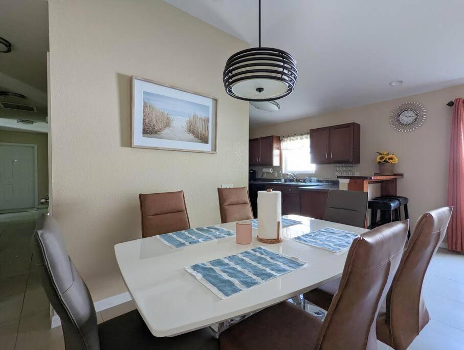 3Bed & 2Bath Property Couple Minutes From Siesta Key Beach & Downtown Sarasota megye Kültér fotó