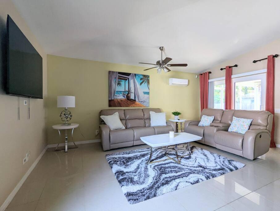 3Bed & 2Bath Property Couple Minutes From Siesta Key Beach & Downtown Sarasota megye Kültér fotó