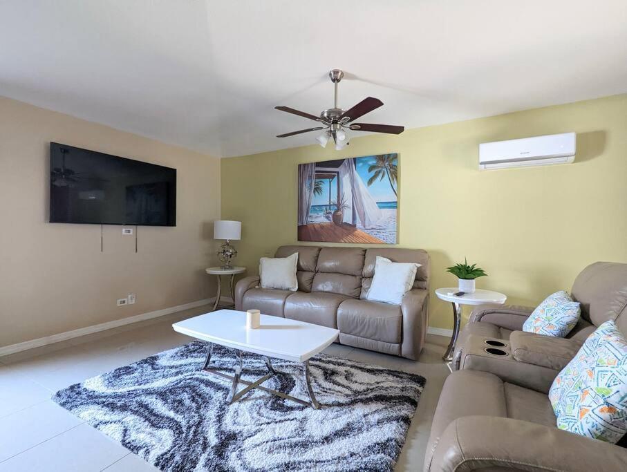 3Bed & 2Bath Property Couple Minutes From Siesta Key Beach & Downtown Sarasota megye Kültér fotó